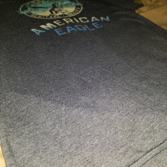 Men Size medium AE shirt - Picture 3 of 4